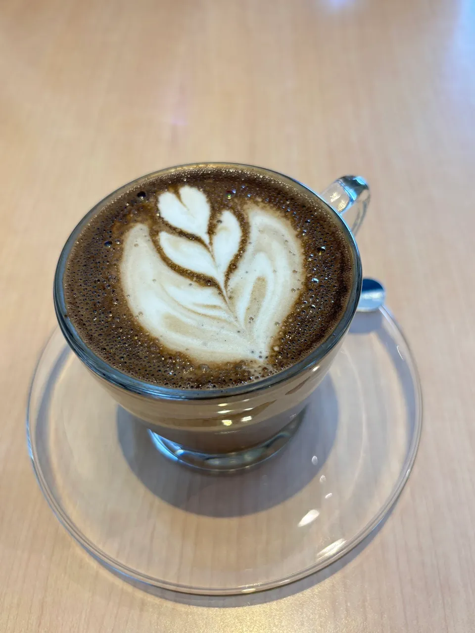 Artisan latte art at Cafe 1986